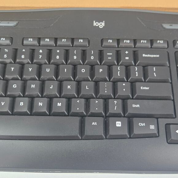 Logitech mk320 Wireless Full Keyboard & Mouse Combo with USB Receiver - Picture 6 of 14